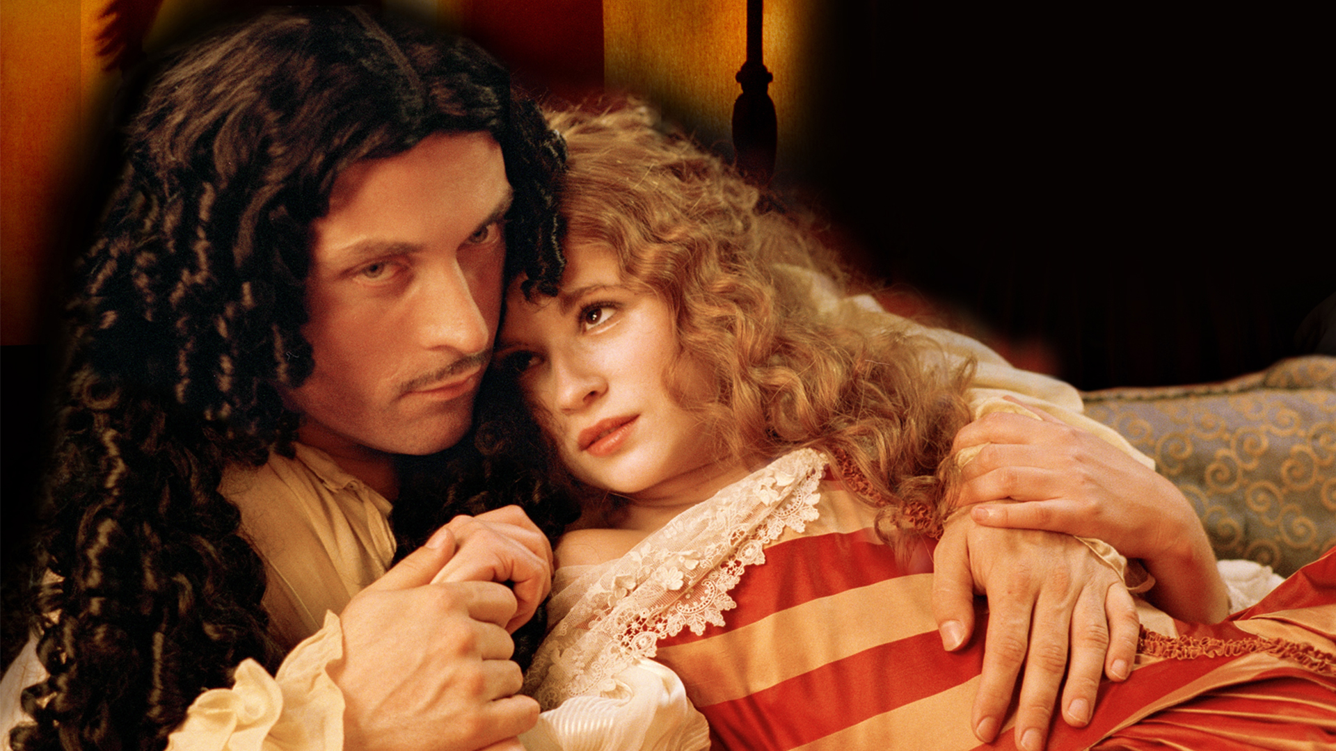 Why do Hong Kong judges and lawyers wear wigs?The truth has a lot to do with syphilis? iMedia