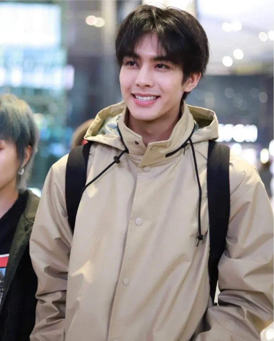 song weilong parents