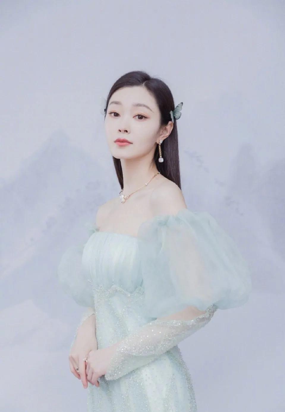 New Year's Eve party star appearance: Deng Ziqi is like a princess ...