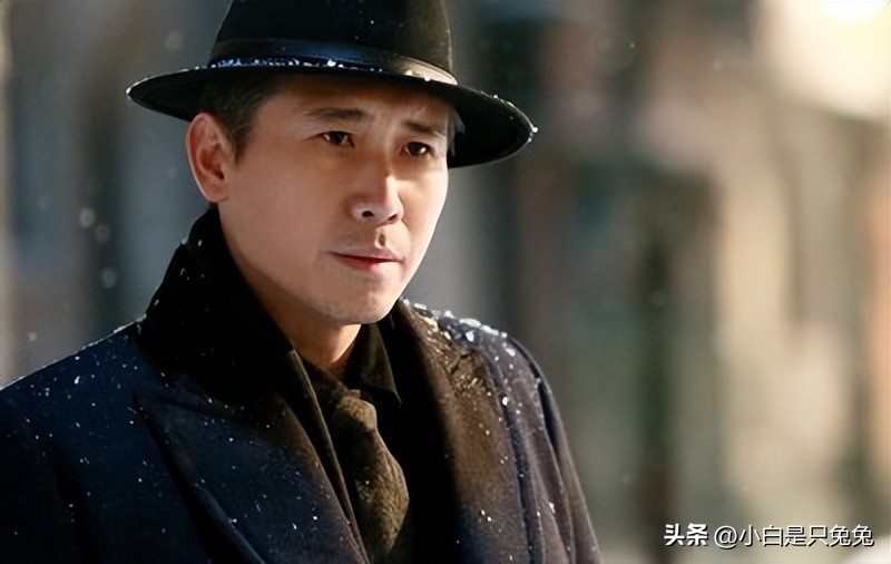 On the cliff, Lu Ming becomes the owner of a noodle shop and brings the ...