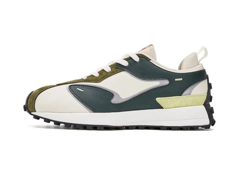 Nonslip and wearresistant sports shoes sharing, suitable for outdoor