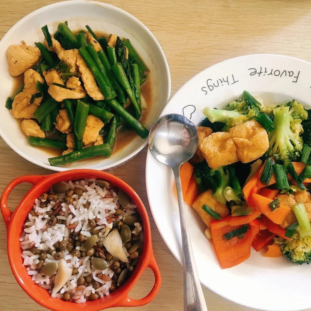 How to eat three meals a day, from the first bite of breakfast to ...