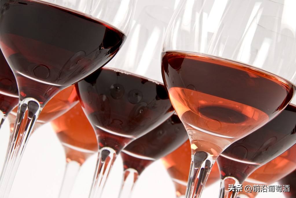 Why does the color of wine change with age?Why does wine have color