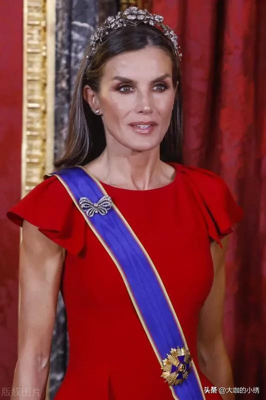 Queen Letizia Of Spain Wears A Red Trailing Long Dress A Delicate And