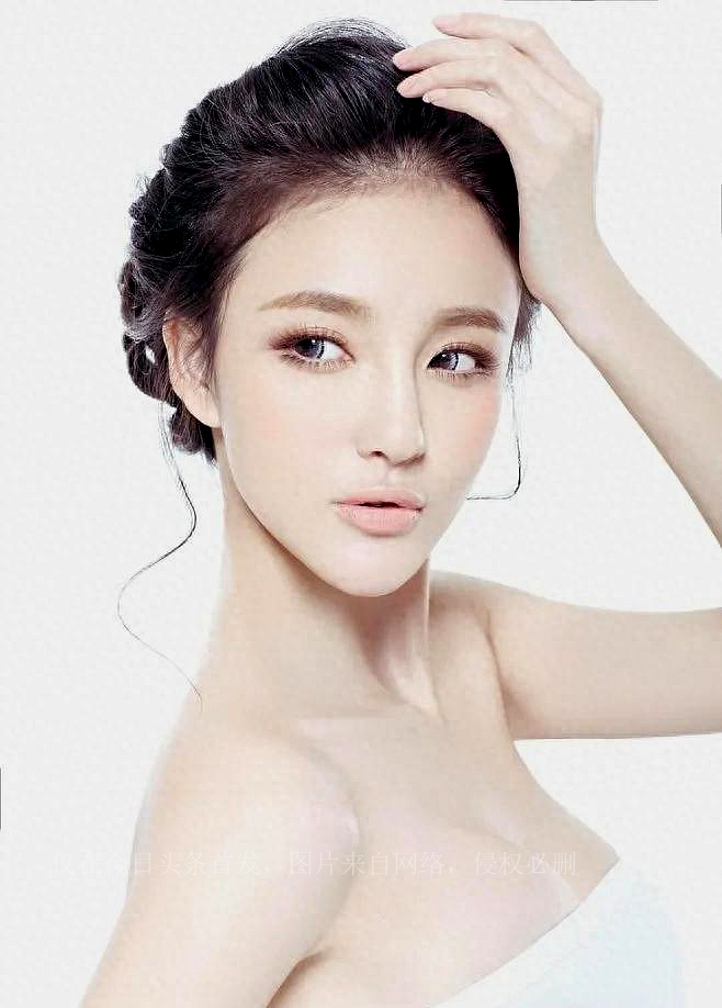 The actress participated in the diving show, and judge Zhang Tielin ...