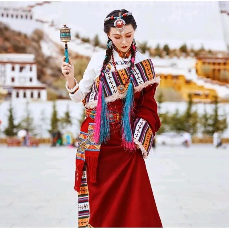 Why The Tibetan Robe Only Wears One Sleeve - Inews