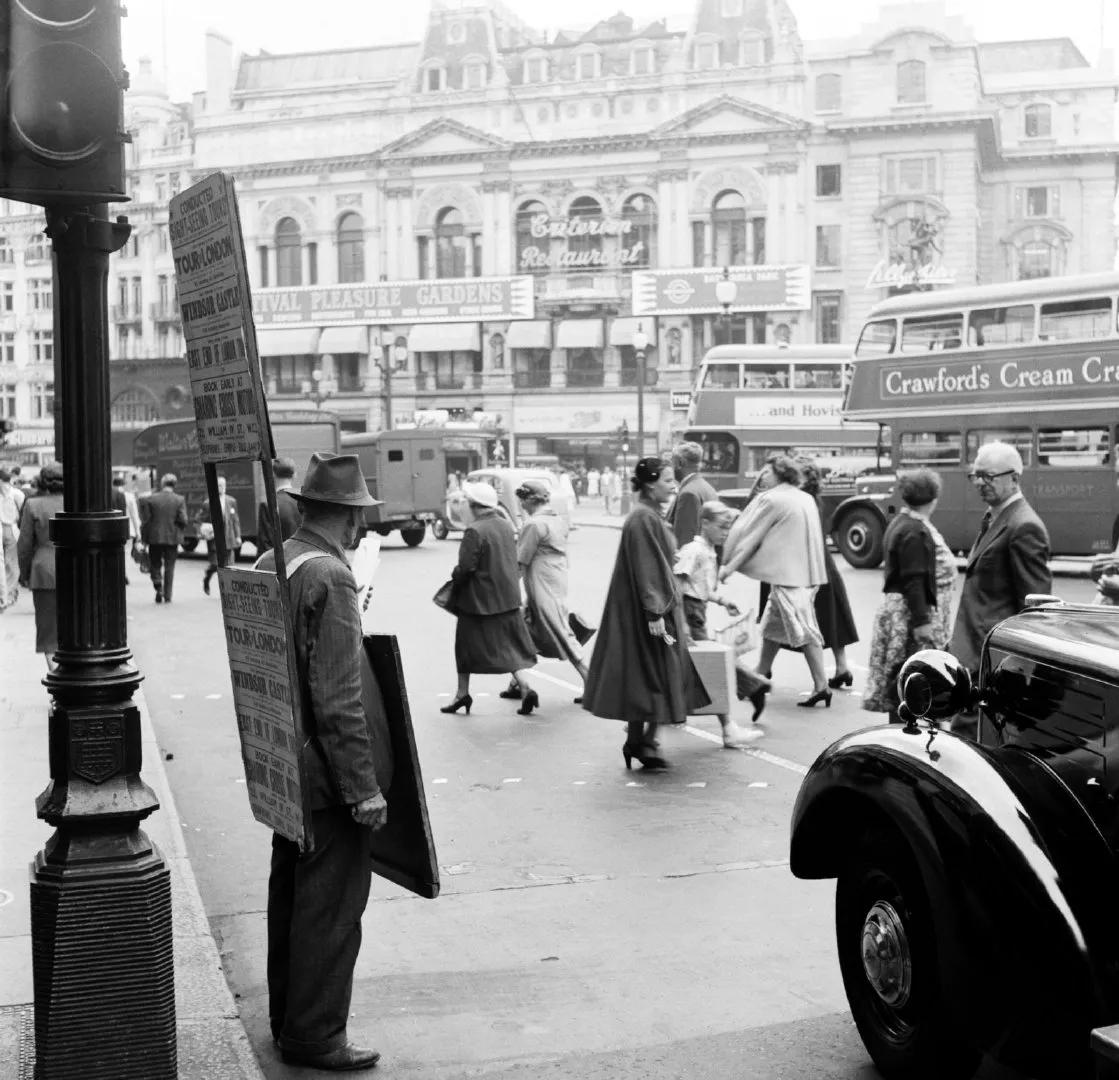 Old Photos: London, England 1953 - Inews