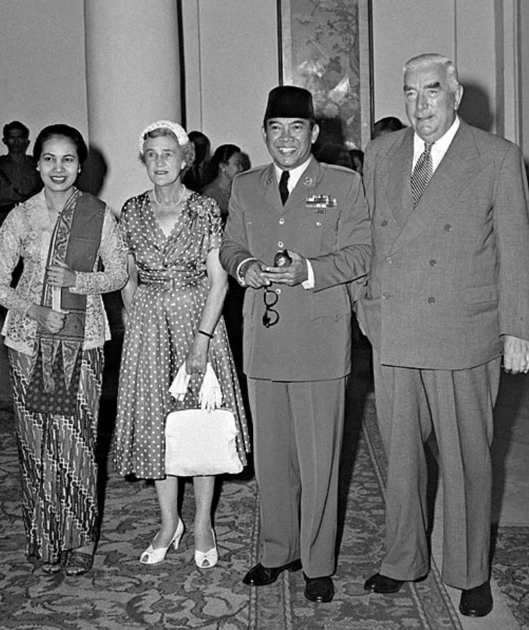 Indonesia's founding father Sukarno: When he goes abroad to visit, he ...