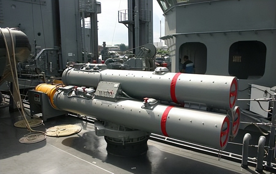The 054B frigate was launched, the displacement is the highlight, and ...