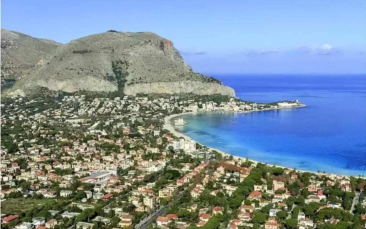 In what way did Palermo contribute to the Mediterranean trade center