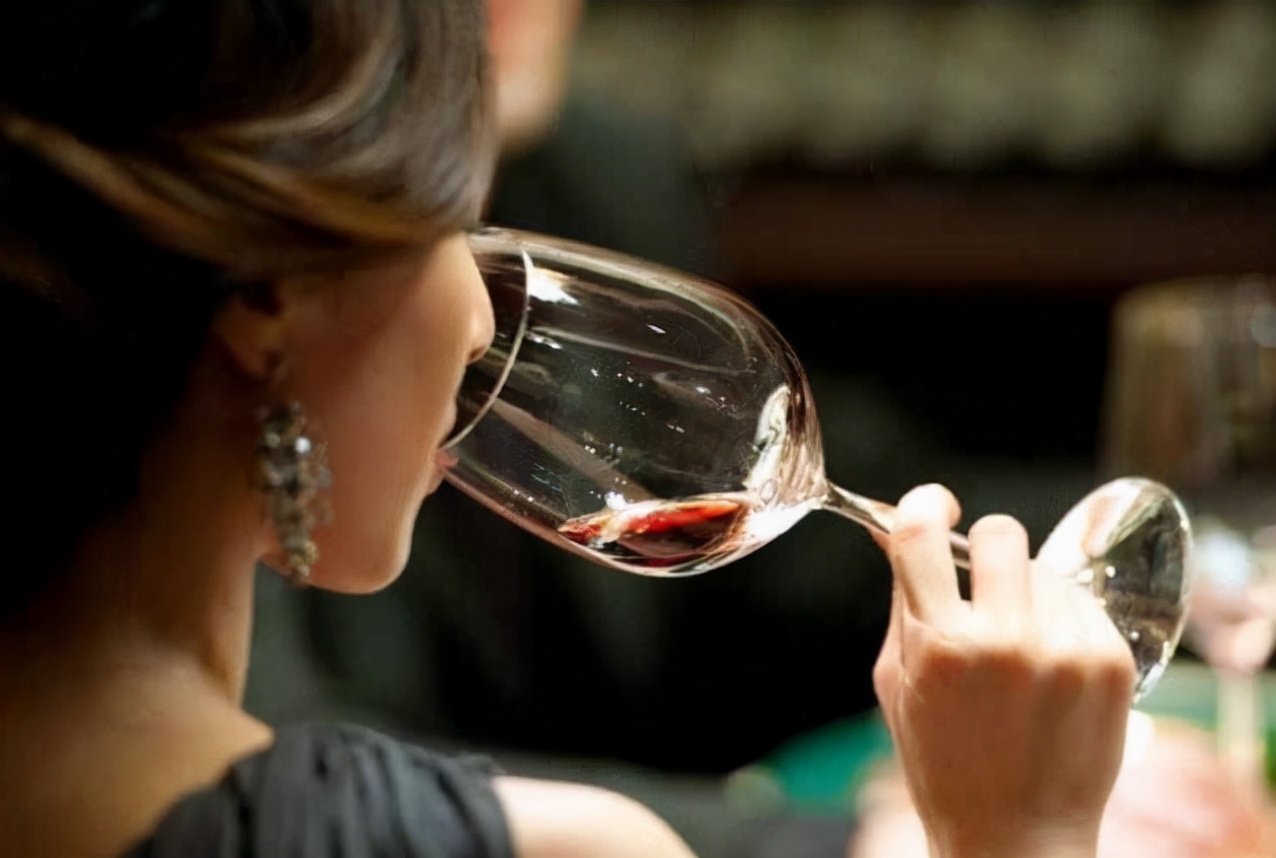 Shake the red wine before drinking, it is more delicious? iNEWS