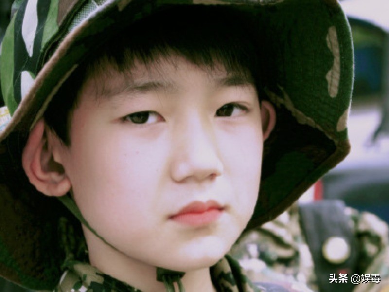 When Wang Junkai was a child, when Wang Yuan was a child, when Yi ...