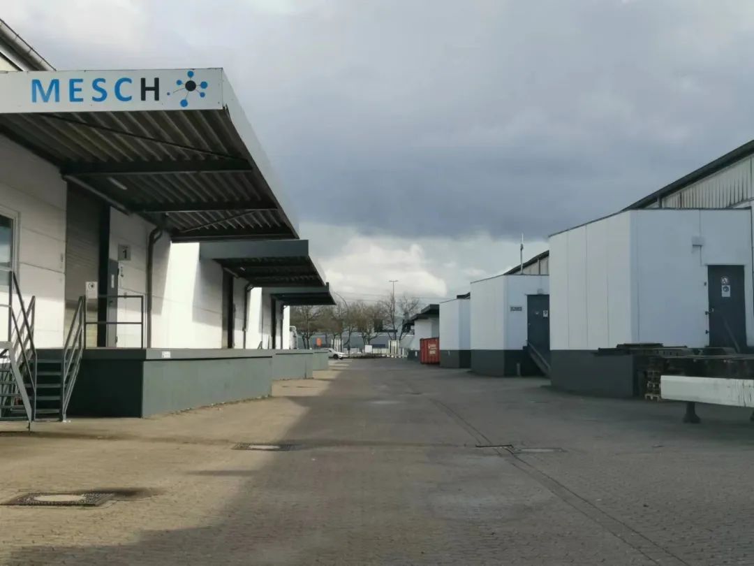 What is the zip code of Amazon's IND3 warehouse address in the United