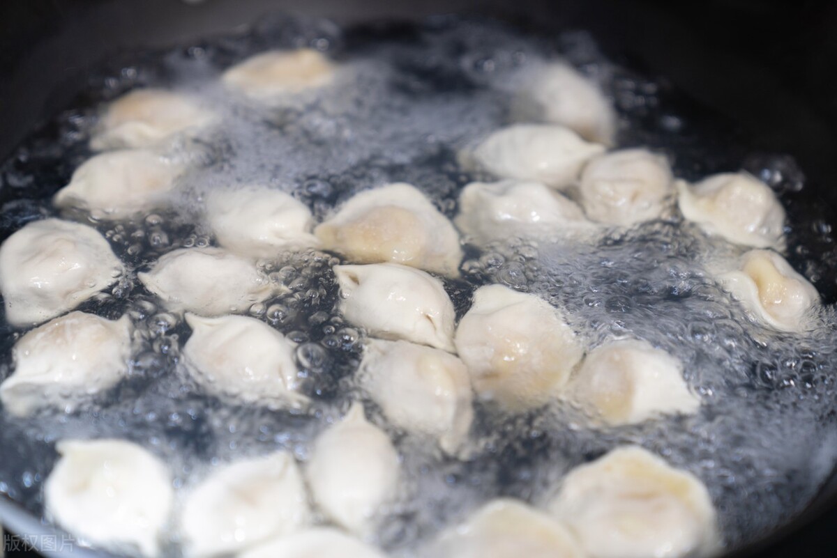 Do you cook dumplings in cold water or hot water? Many people have made