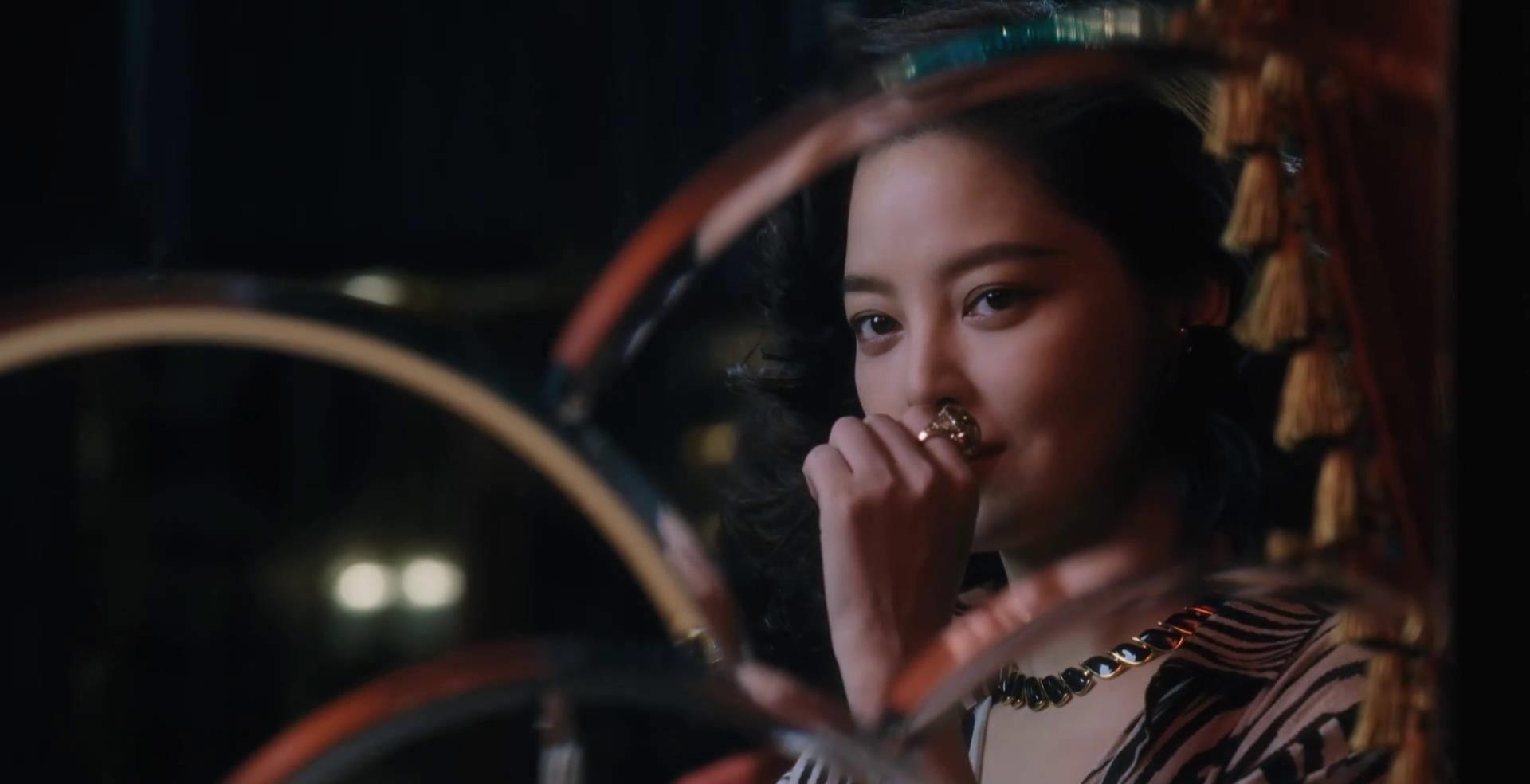 In "Flowers", Wong Kar-Wai doesn't let Xin Zhilei and Hu Ge look into ...