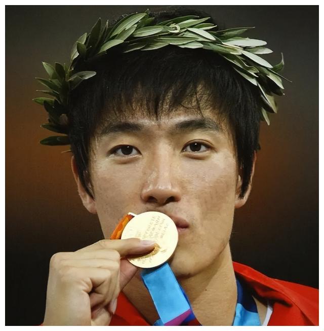 The 40-year-old Liu Xiang is worth 1 billion. He retired from the ...