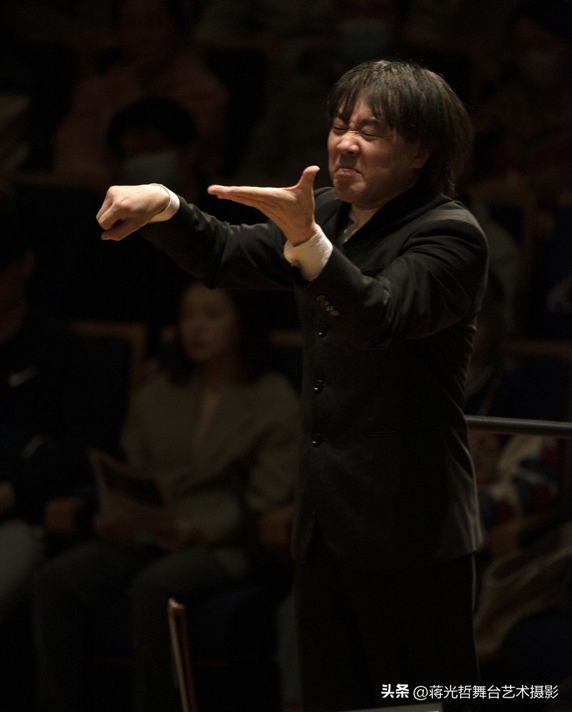Conductor Yu Xuefeng - iMedia