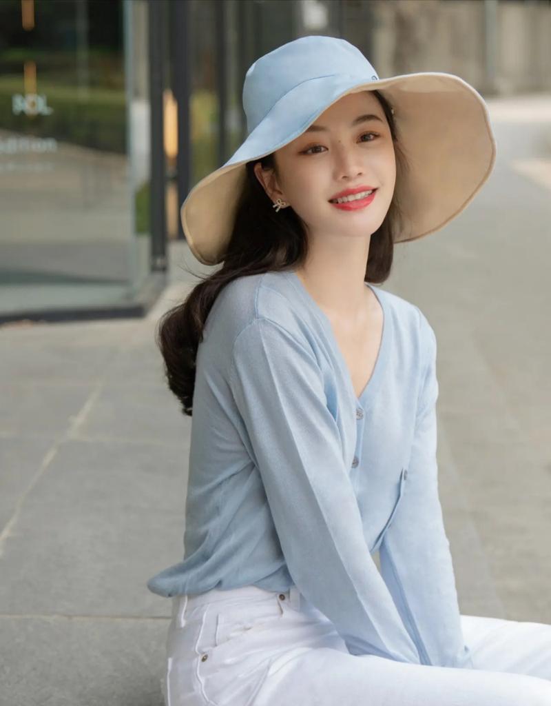 In the spring, you will wear "light colors", which are soft and