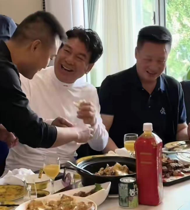 The restaurant dinner party was exposed, and Xie Xiaodong and Zhu ...