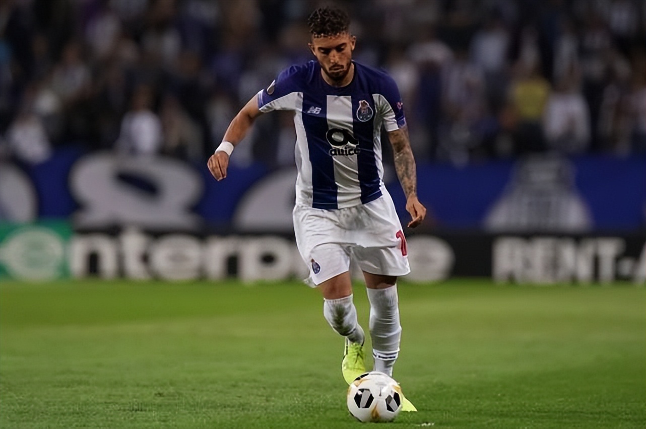 Telles officially announced his departure from the team, the Brazilian ...