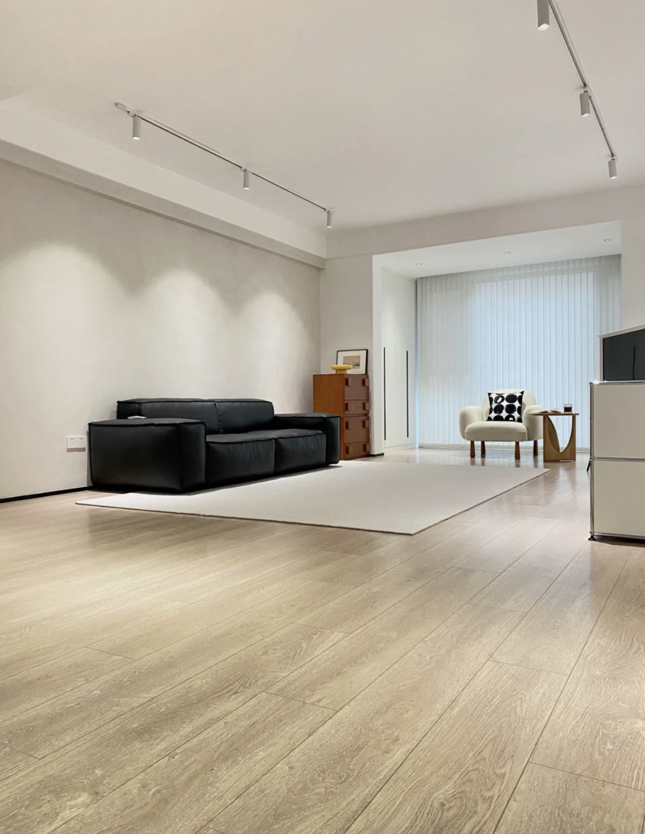 This is "the cheapest renovation" I've ever seen!Even more rare