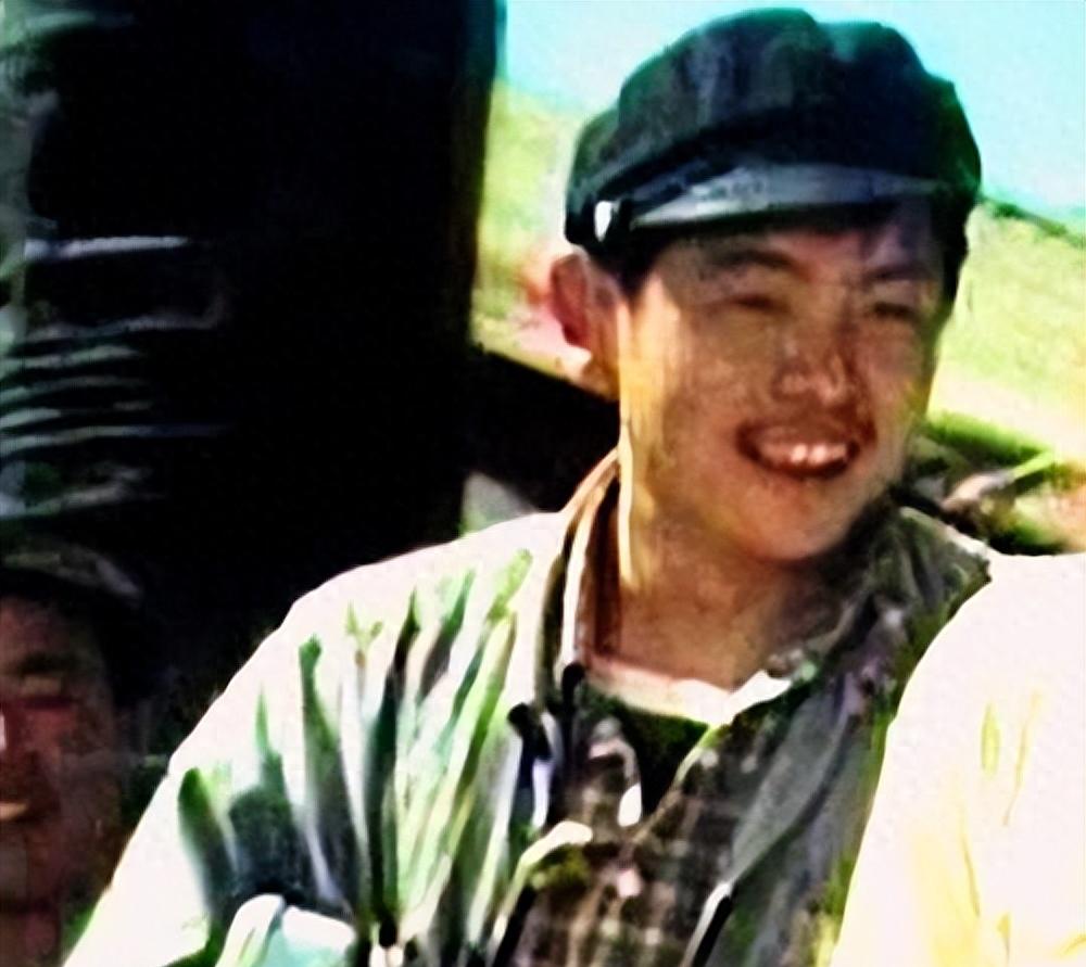Feng Xiaogang presided over the funeral, and Zhang Guoli gave a painful ...