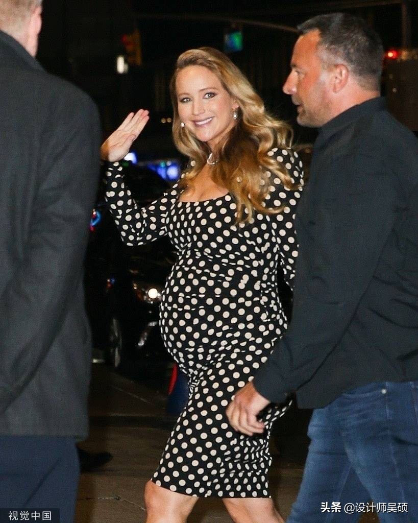 Jennifer Lawrence's polka dot skirt pregnant belly apparently appeared