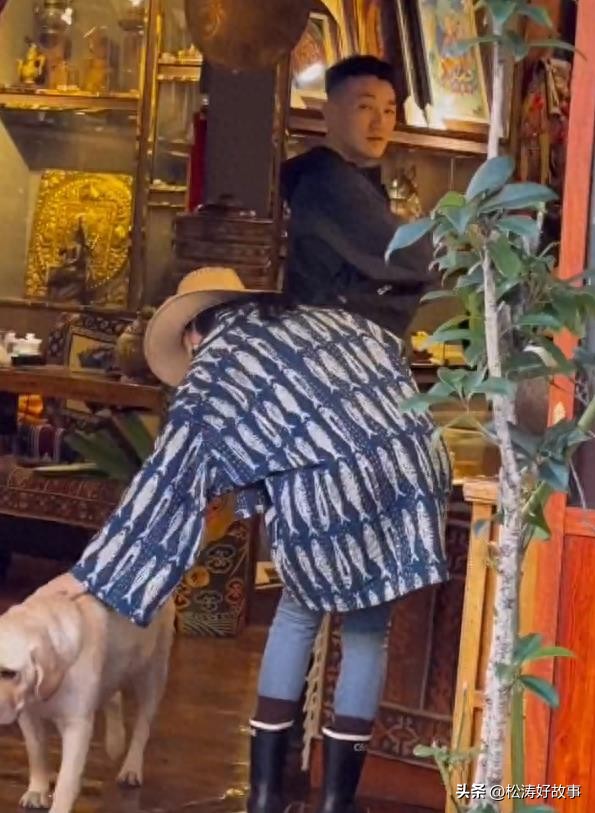 Lovely photos of Zhang Xinyu and his wife riding horses exposed! He Jie