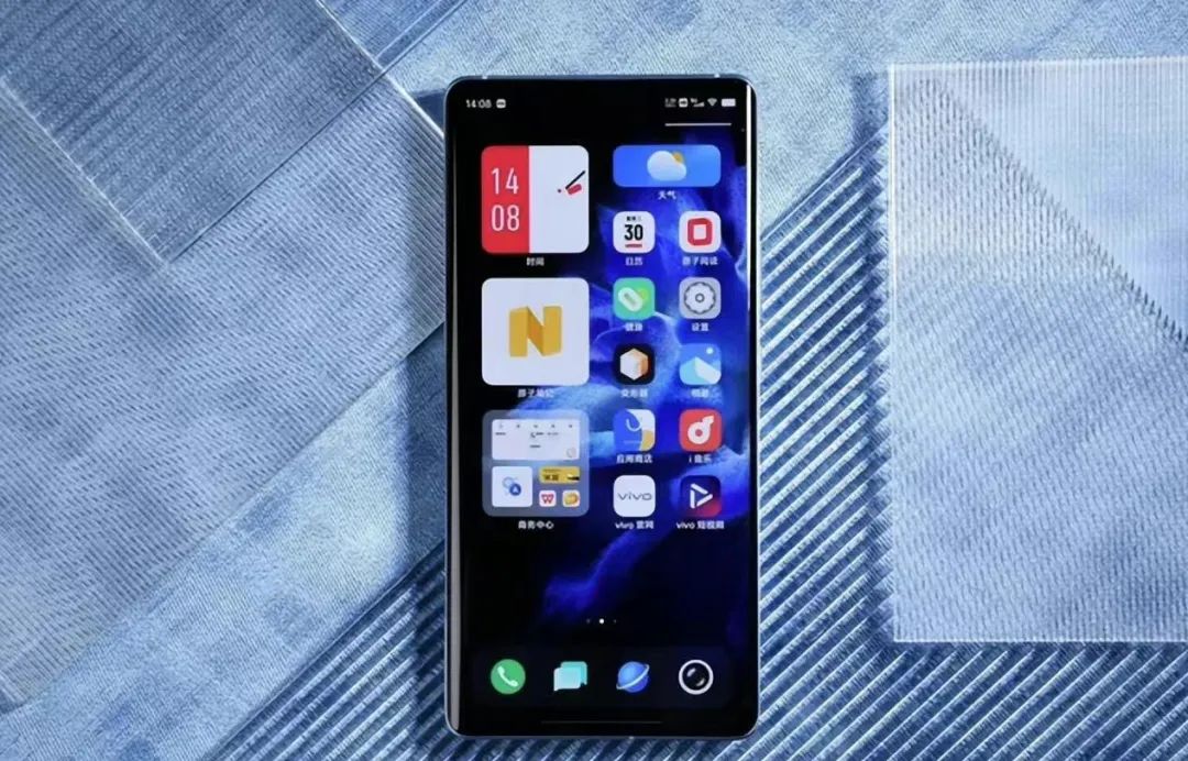 A niche mobile phone with leading audio and video effects, the screen ...