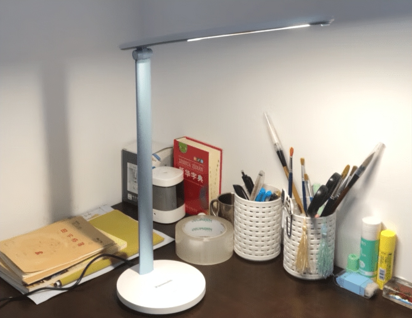 How to choose a desk lamp that is good for the eyes? The light source