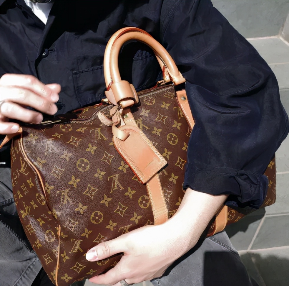 italki - some Japanese women's handbag Many Japanese women has a Louis  Vuitton handbag. About 85 percent of w