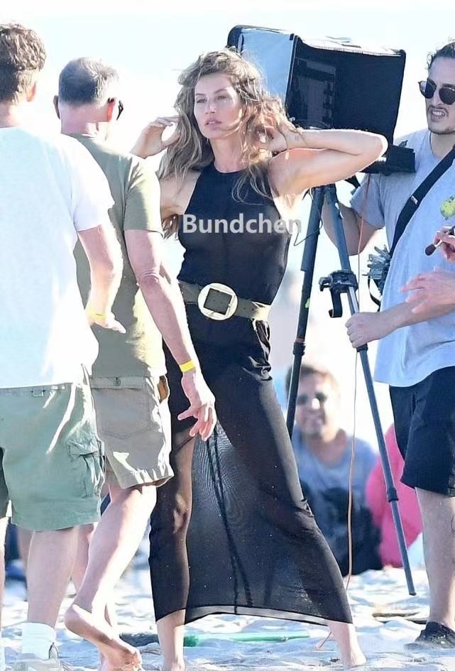 42 Year Old Gisele Bundchen Takes A Beach Photowearing A Thin Skirt With Air Inside Almost