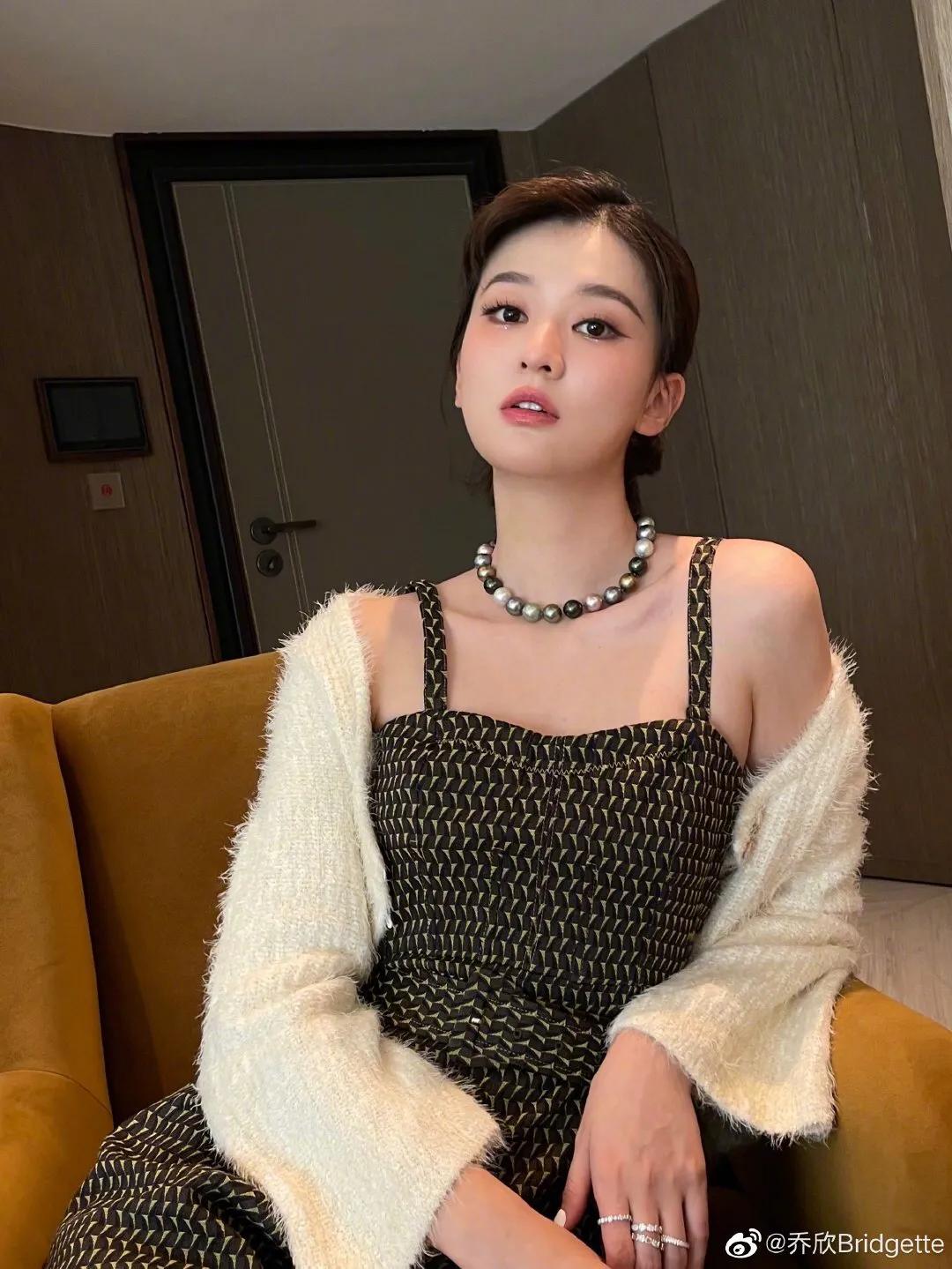 Qiao Xin is more and more able to show herself now, it's really good-l...