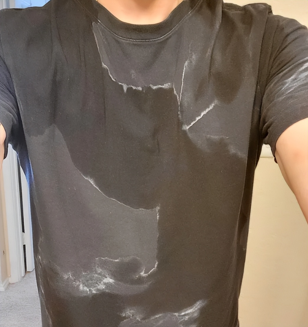 Why do white shoes ooze yellow pulp after washing? iMedia