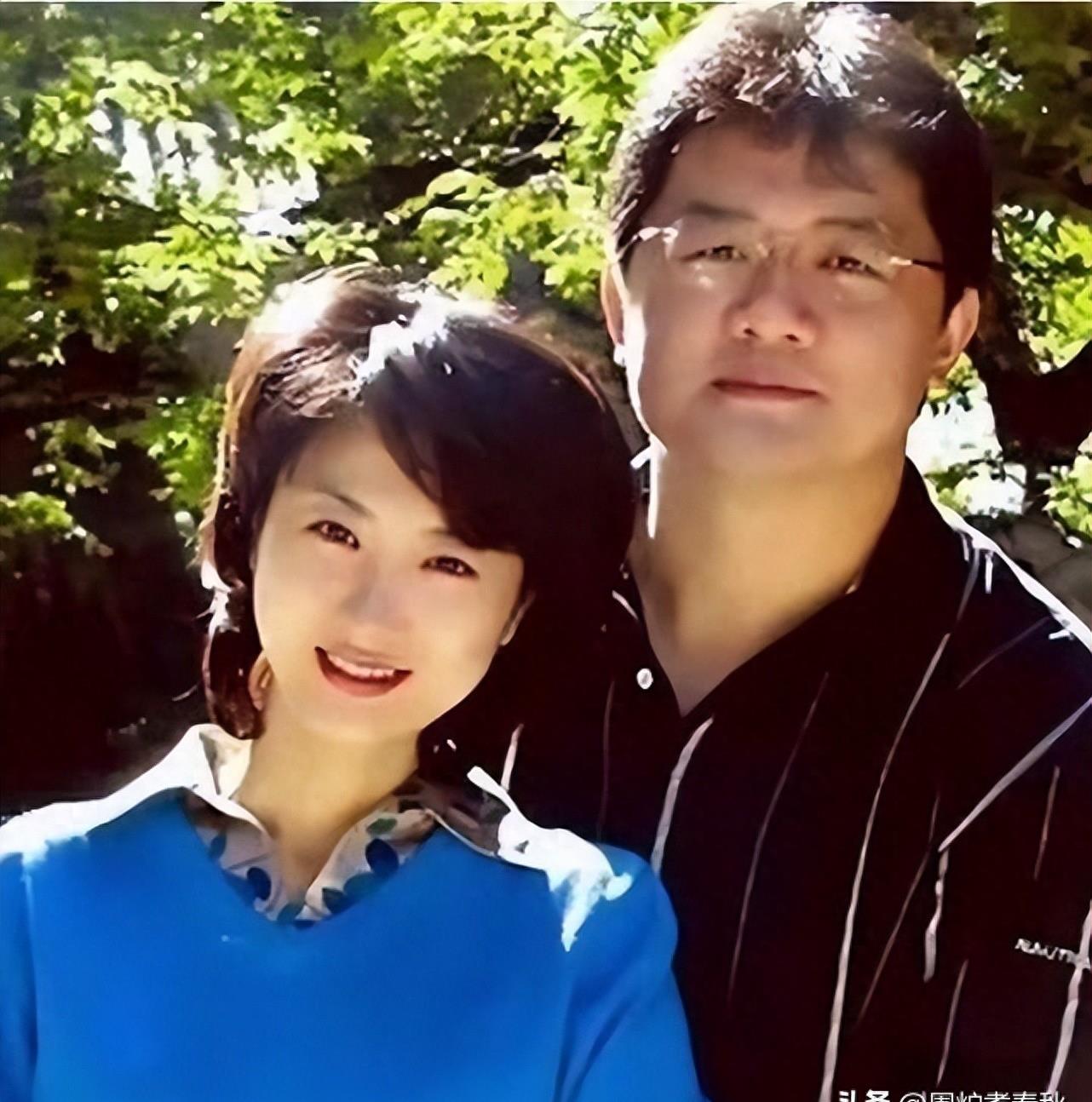 Hu Ziwei, who tore up a scumbag at a press conference 15 years ago ...