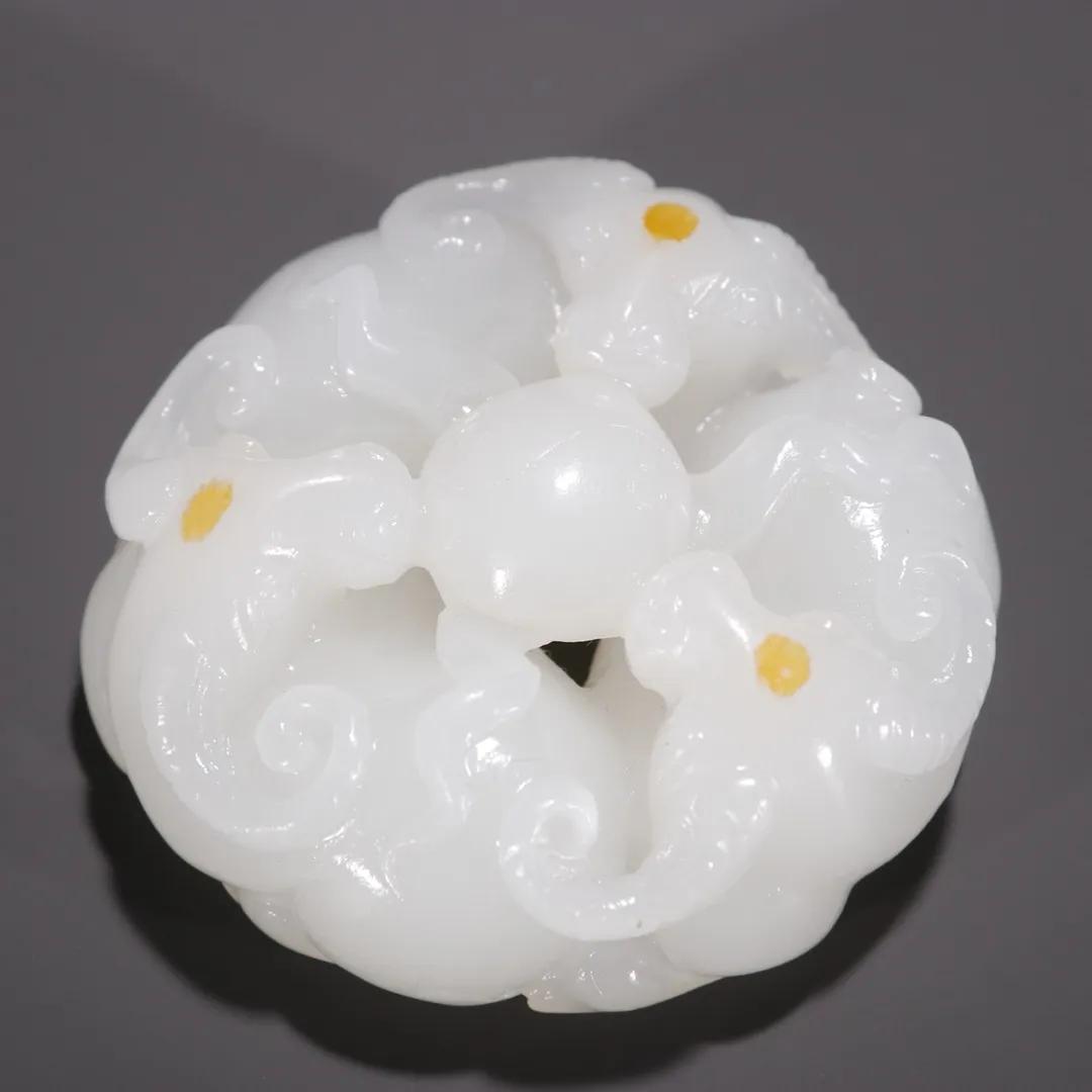 Hetian jade seed material Sanyang Kaitai pendant iNEWS