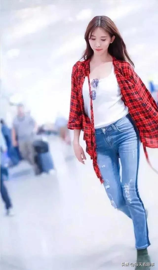 44-year-old Liu Tao bumped into 48-year-old Lin Chiling, there is no ...