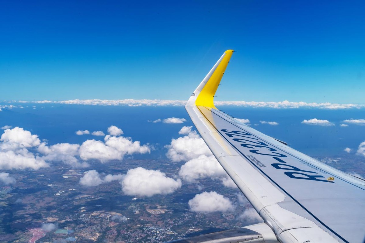 Why do planes keep going in circles in the sky? iNEWS