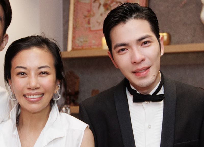 Jam Hsiao released a family photo. His 50yearold fiancée and her