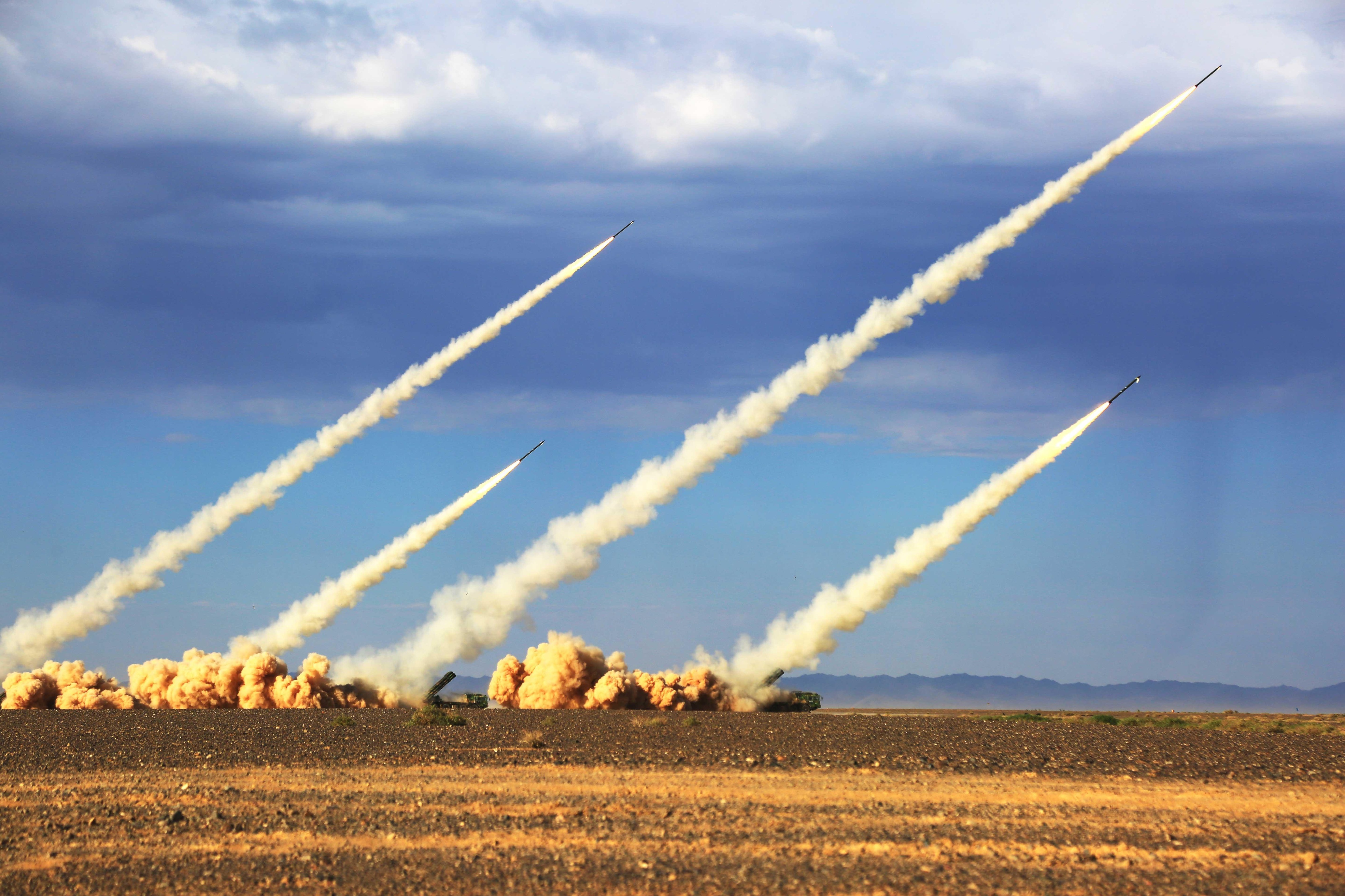 How accurate is the Chinese rocket launcher?Aiming at the flagpole 300 ...