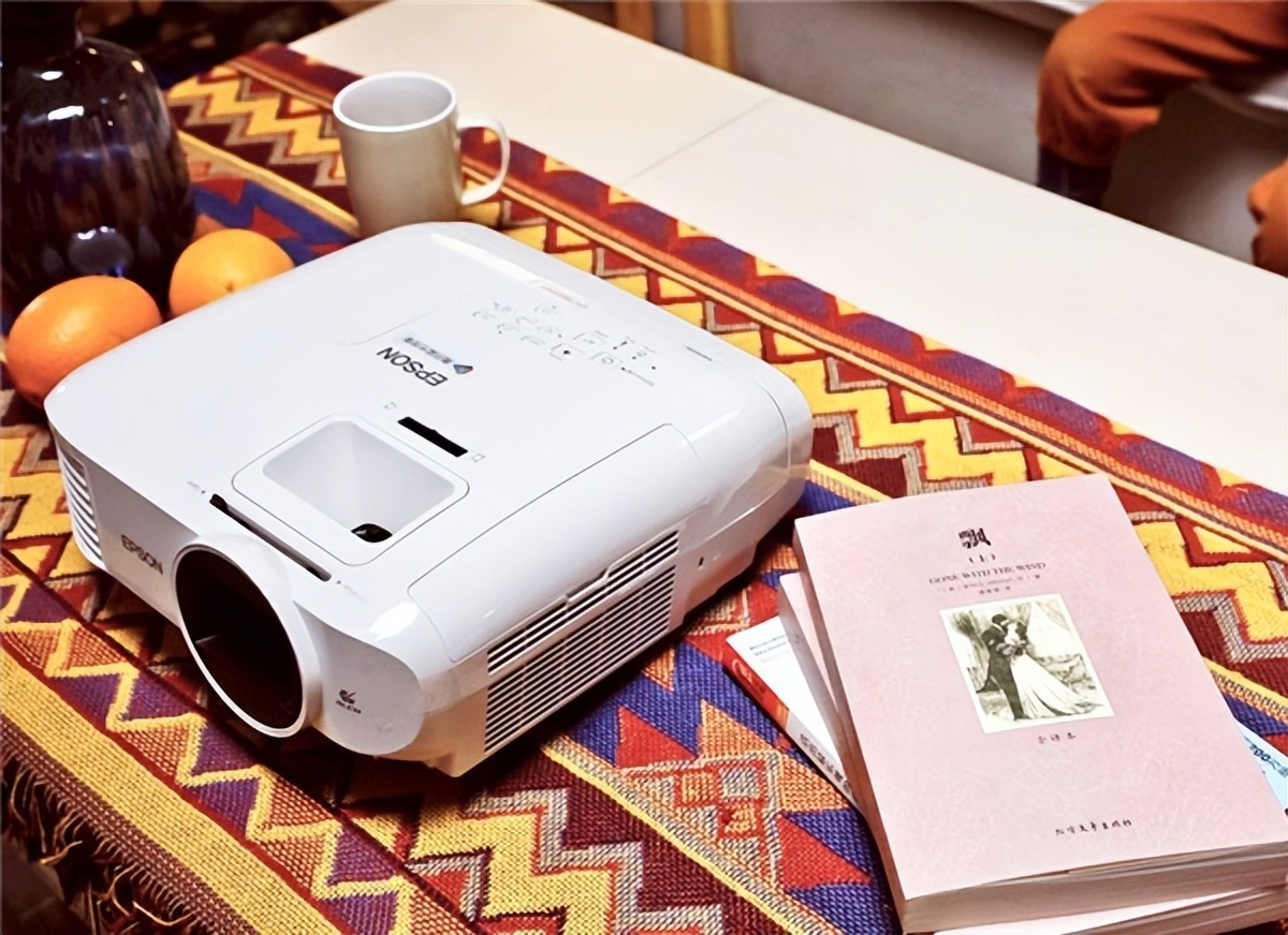How to choose a home projector? What do you think of the Epson