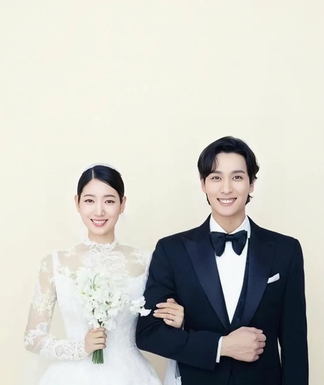 Park Shin Hye Exudes Professional Feminine Charm in Swarovsli CF - A  Koala's Playground, image size:1123x1332