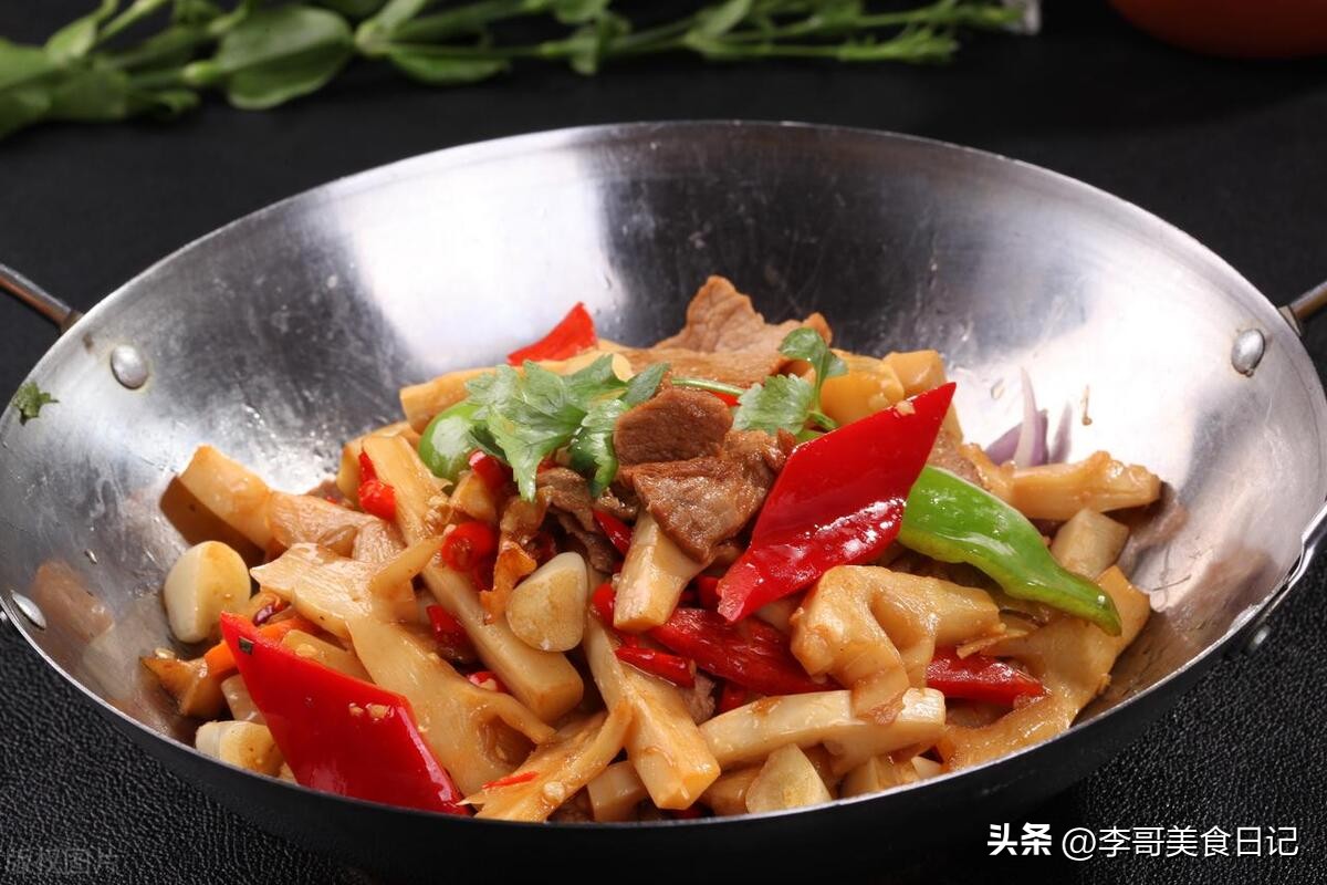 While the spring bamboo shoots are tender, make a stewed spring bamboo