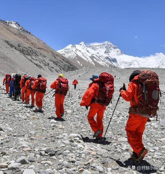 Everest spring climbing season ends, 12 dead and 5 missing Why are