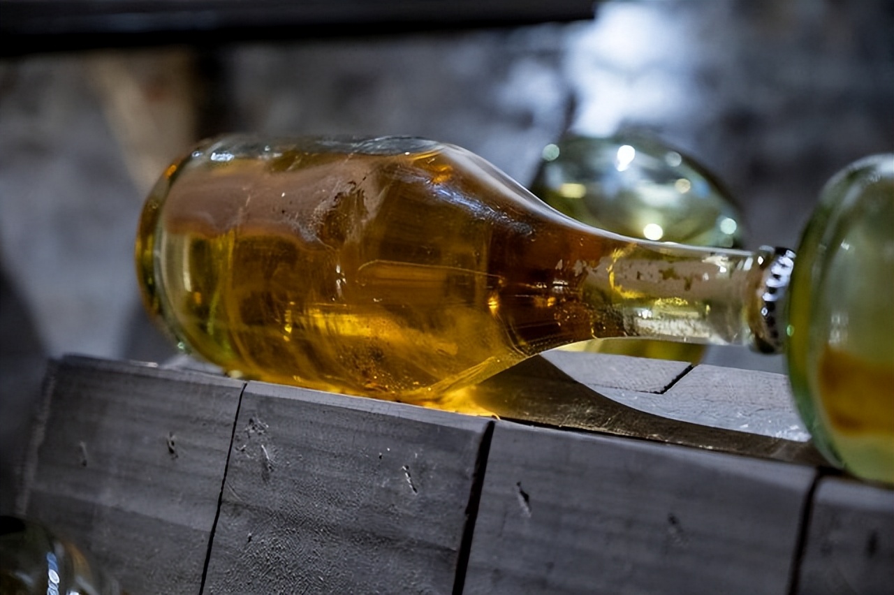 Sediment in Wine Know, Understand and Enjoy iMedia