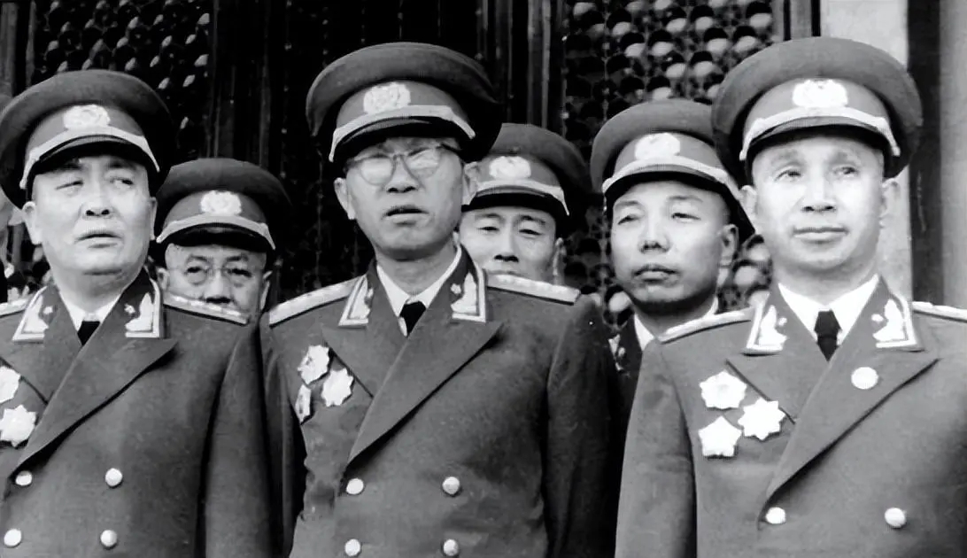 58年粟裕落難，事後楚青回憶起這段日子落淚：當時鬼都不上我家門 - 資訊咖