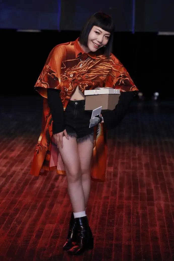 Mingyang Entertainment-Female star Wu Jinyan - iNEWS