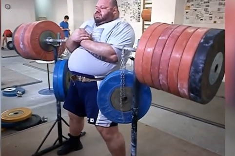 "Greek Grizzly" 120kg barbell does 14 curls, trying to break the strict curling world record