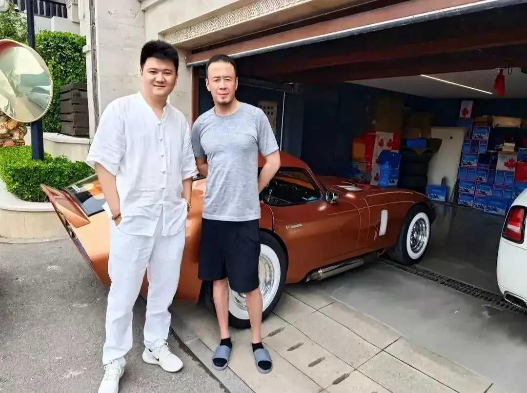 Yang Kun is a fastidious person at first glance, the luxury car behind ...