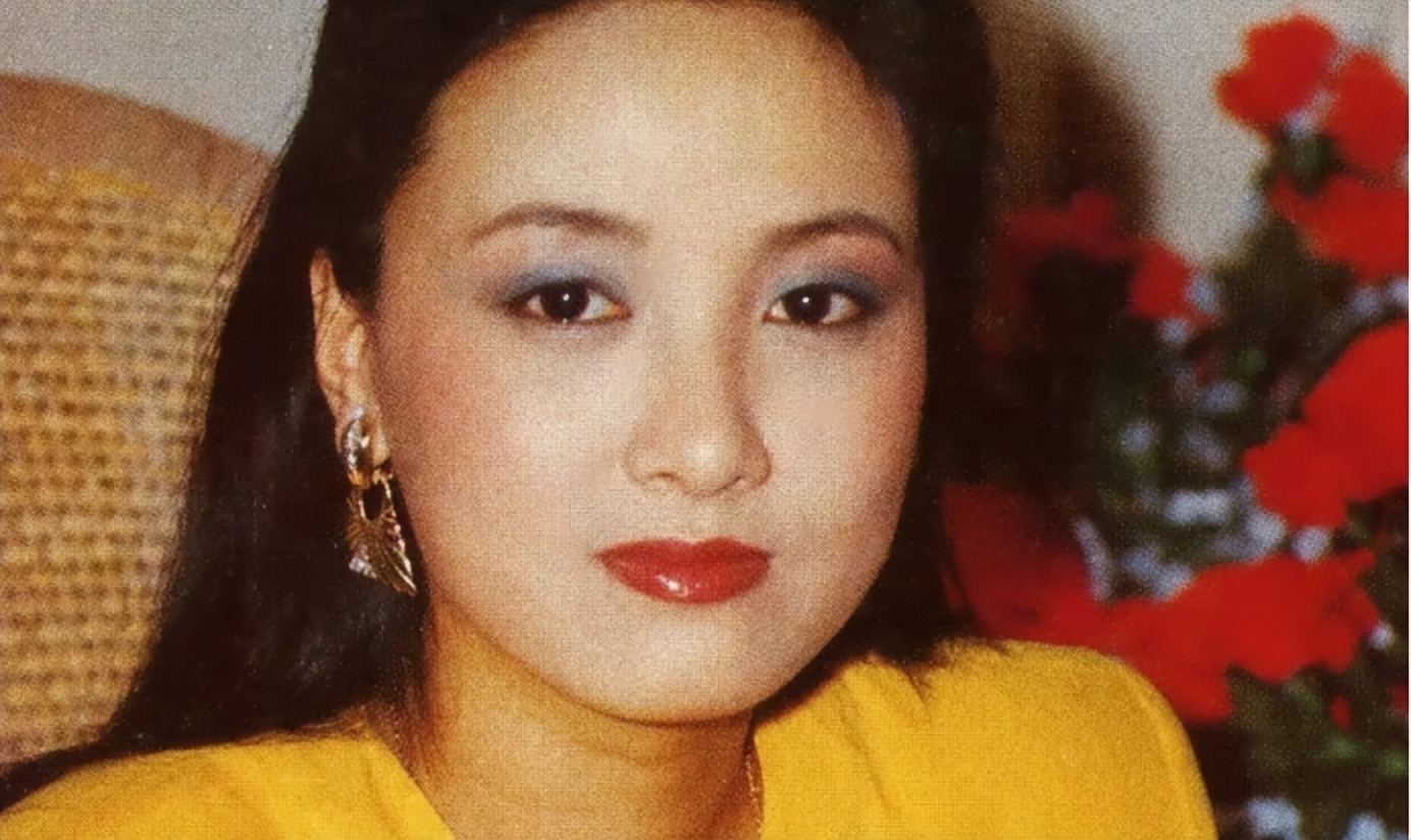 The 65-year-old Deng Jie is really aging gracefully, her dress is ...